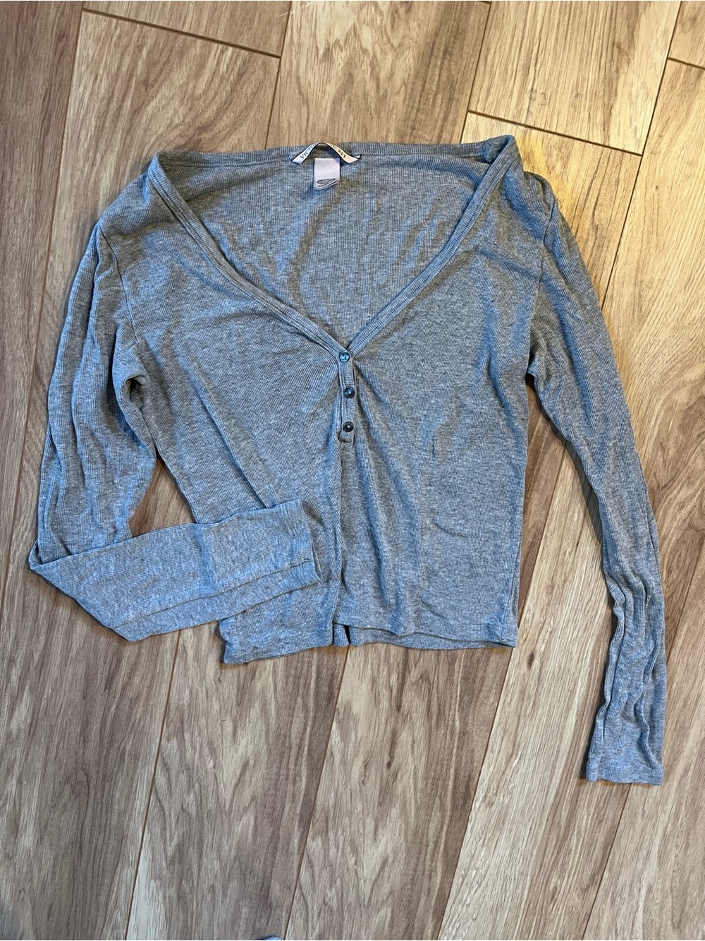 Gray Victoria’s Secret slightly cropped long sleeve shirt